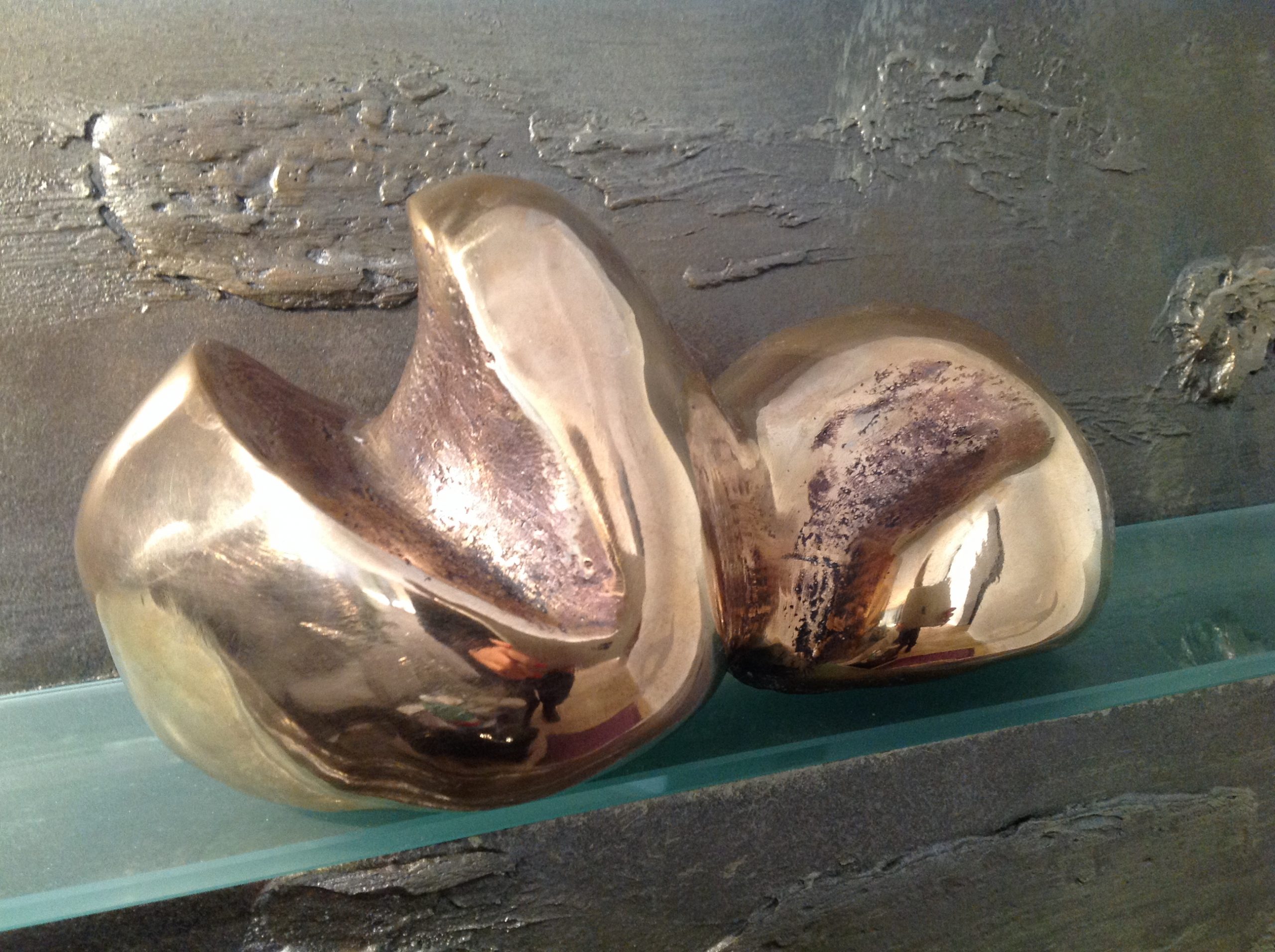 La sculpture Sensual exprime la douceur et la profondeur du désir.
Ses formes fluides et harmonieuses suggèrent la caresse et l’intimité.
Symbole de passion et d’émotion, elle célèbre la beauté du corps et de l’âme.