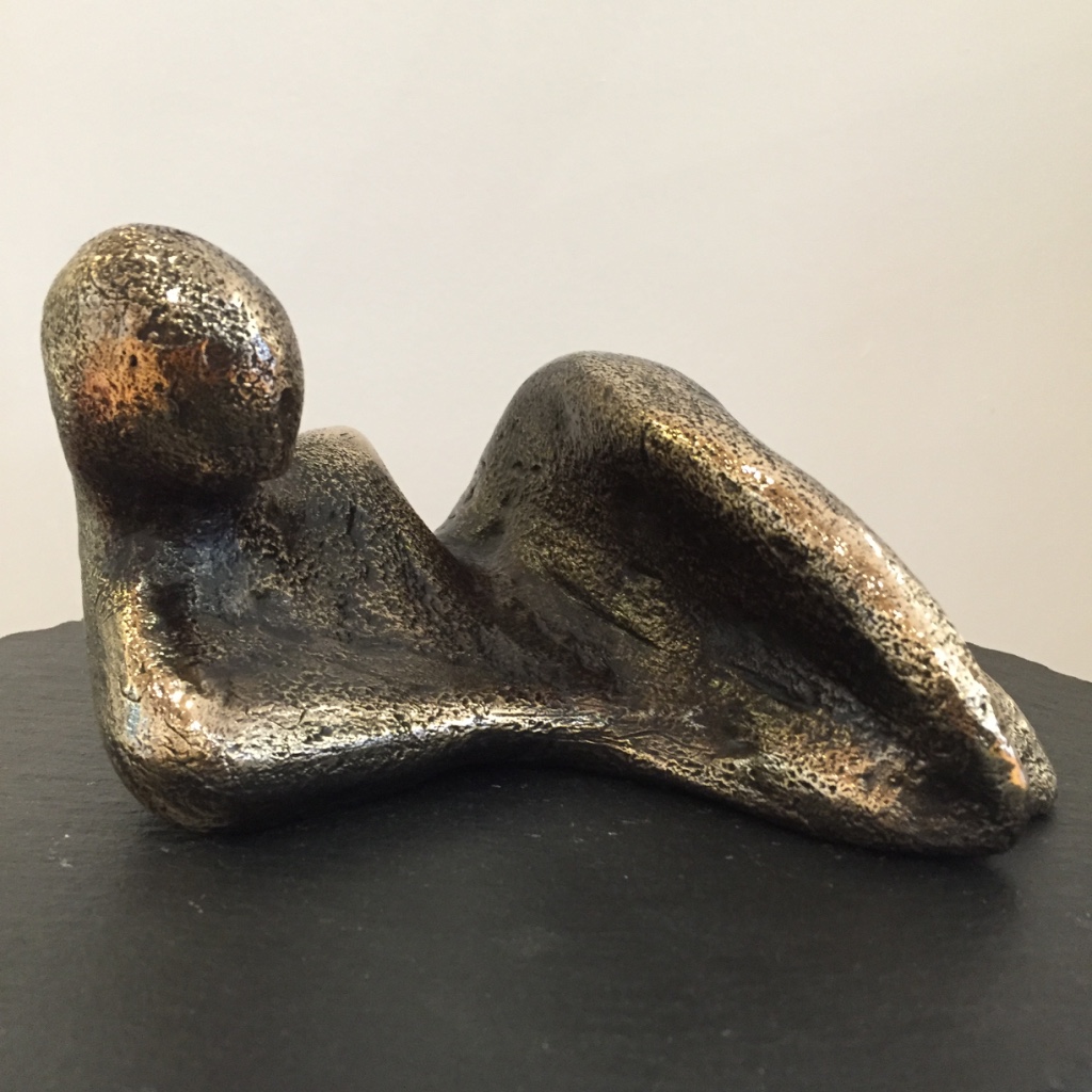 La sculpture Lazy Lady dégage une douceur et une sérénité apaisante.
Sa posture détendue évoque le calme, la lenteur et le plaisir de l’instant.
Symbole de tranquillité et de bien-être, elle invite à savourer la simplicité de la vie.